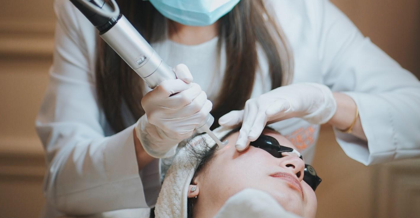 Pico Bright Laser + Diamond Peel + Glycolic Cleaning