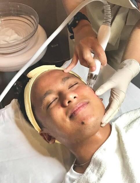 Hydrafacial w/ Serum + Gel Manicure