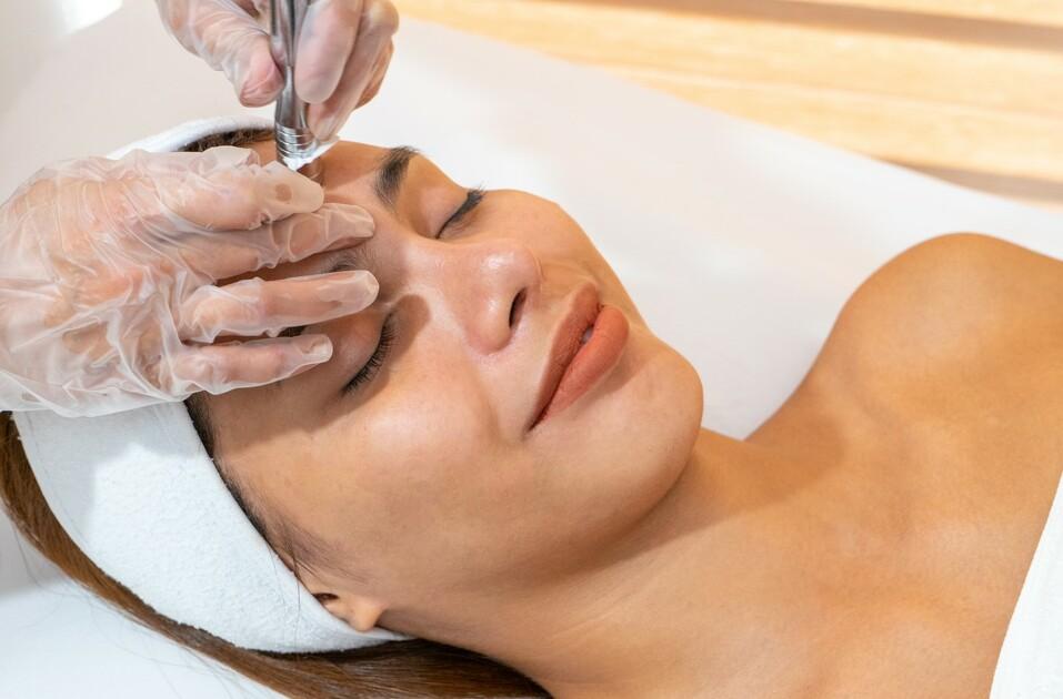60-Min Signature Facial w/ Microdermabrasion