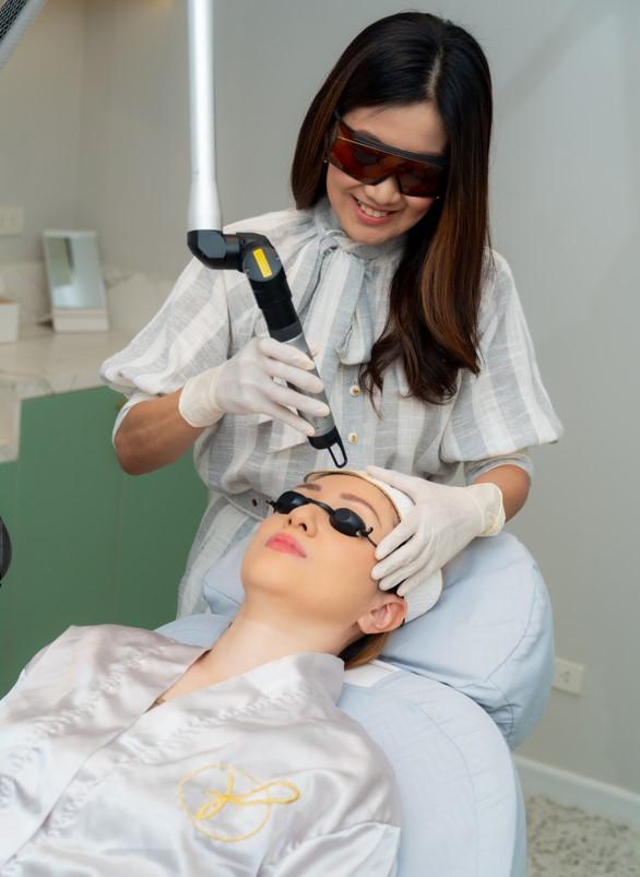 Alma-Q Whitening Laser for Pores + Pigmentation