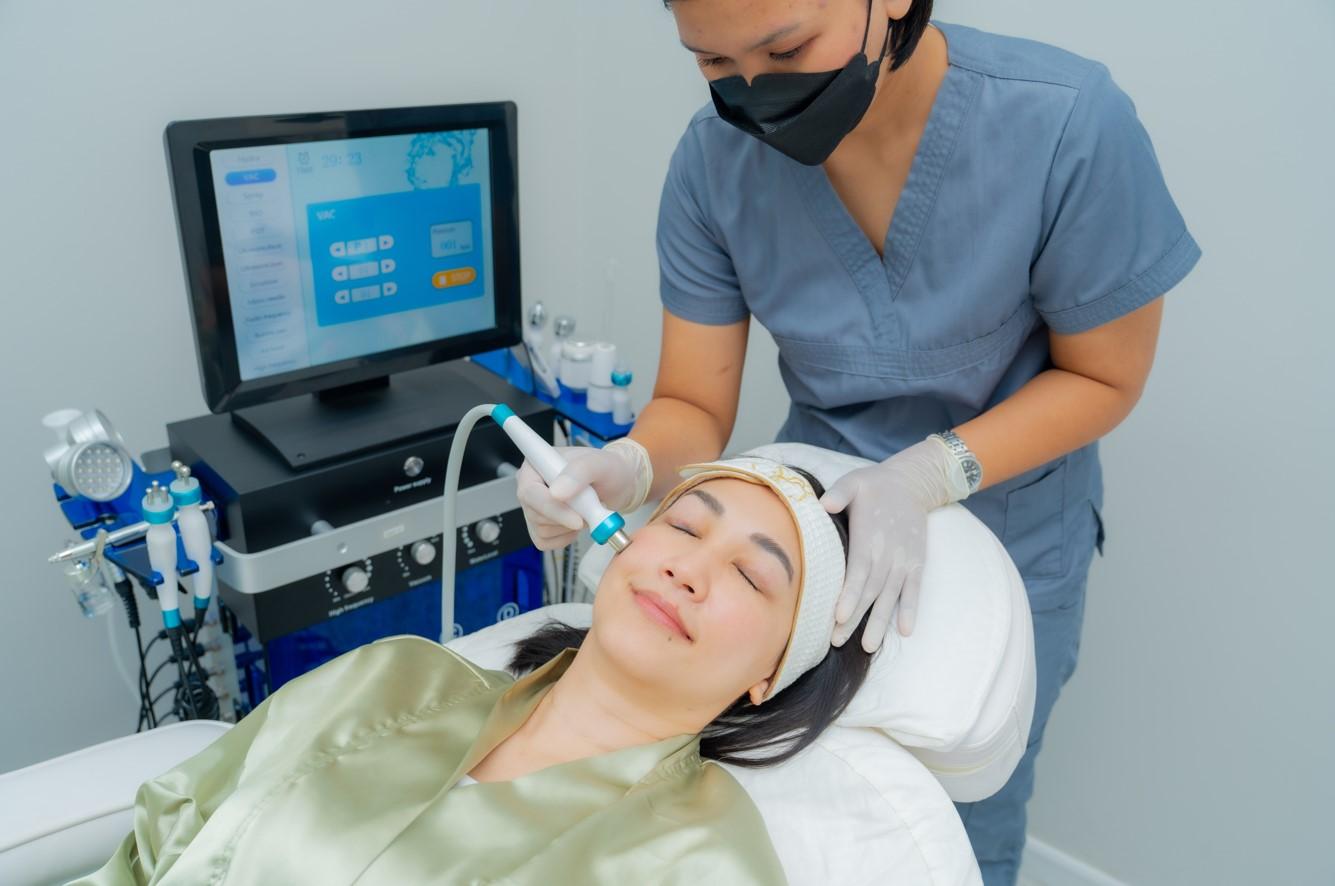 Hydraglow Facial + Alma-Q Laser for Pores + Pigment