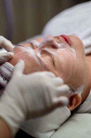 Hydrafacial Clarifying, Deep Clean + Acne Control