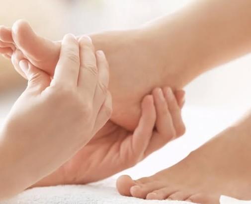 Deluxe Foot Spa + Reflexology + Pedicure, 60 Mins