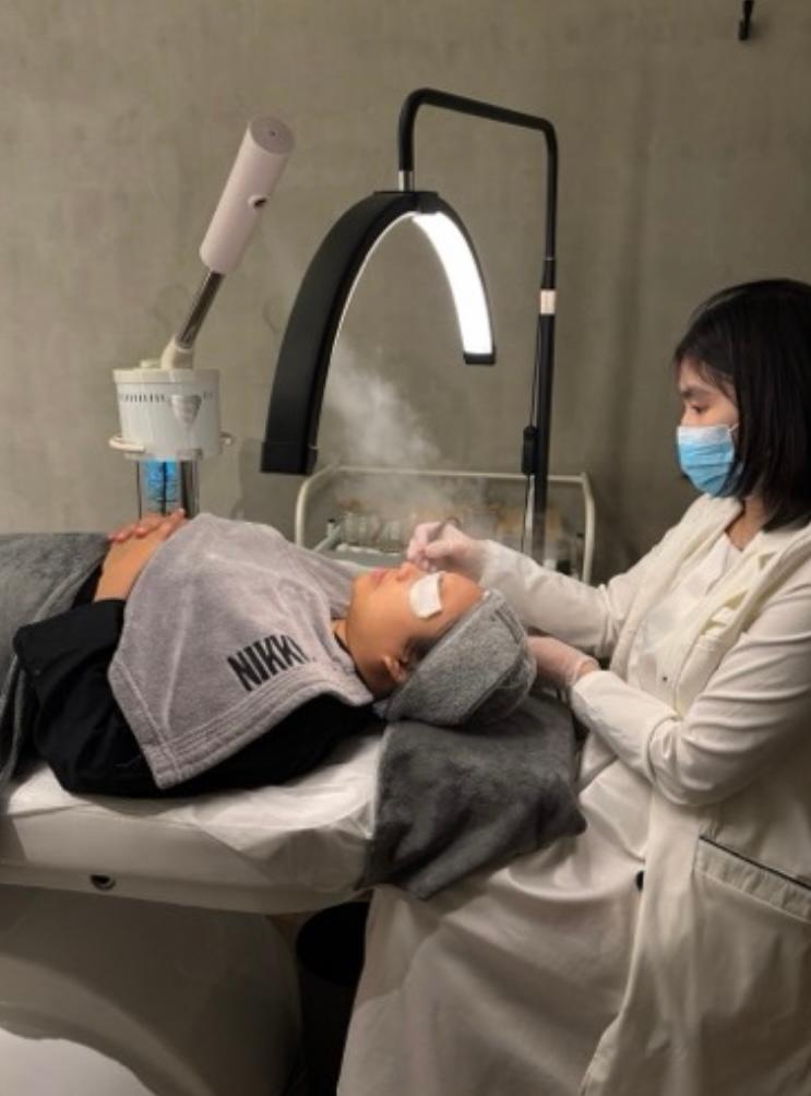 Signature Facial with Custom Mask + Soothing Massage